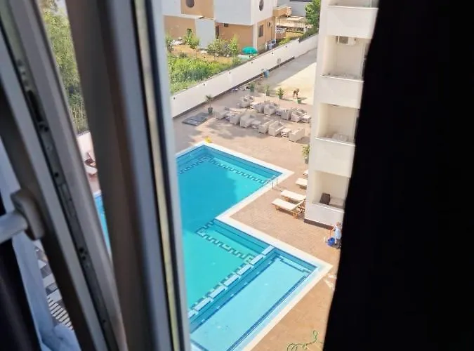 Vakantiehuis K&K Suite Golem (Tirana)